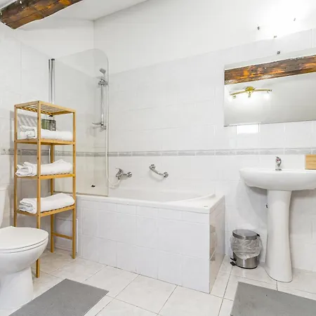 Апартаменты Skyview Haven